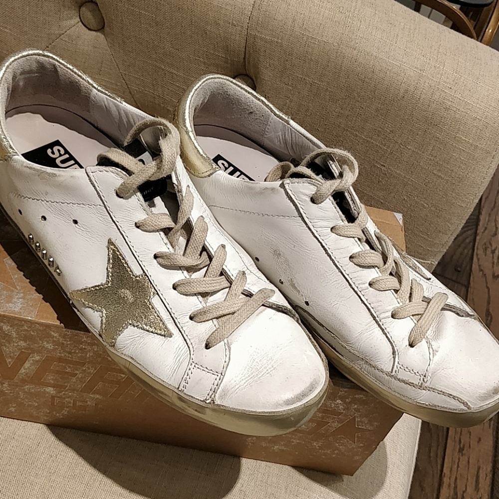 Golden Goose Superstar White w/ Gold star